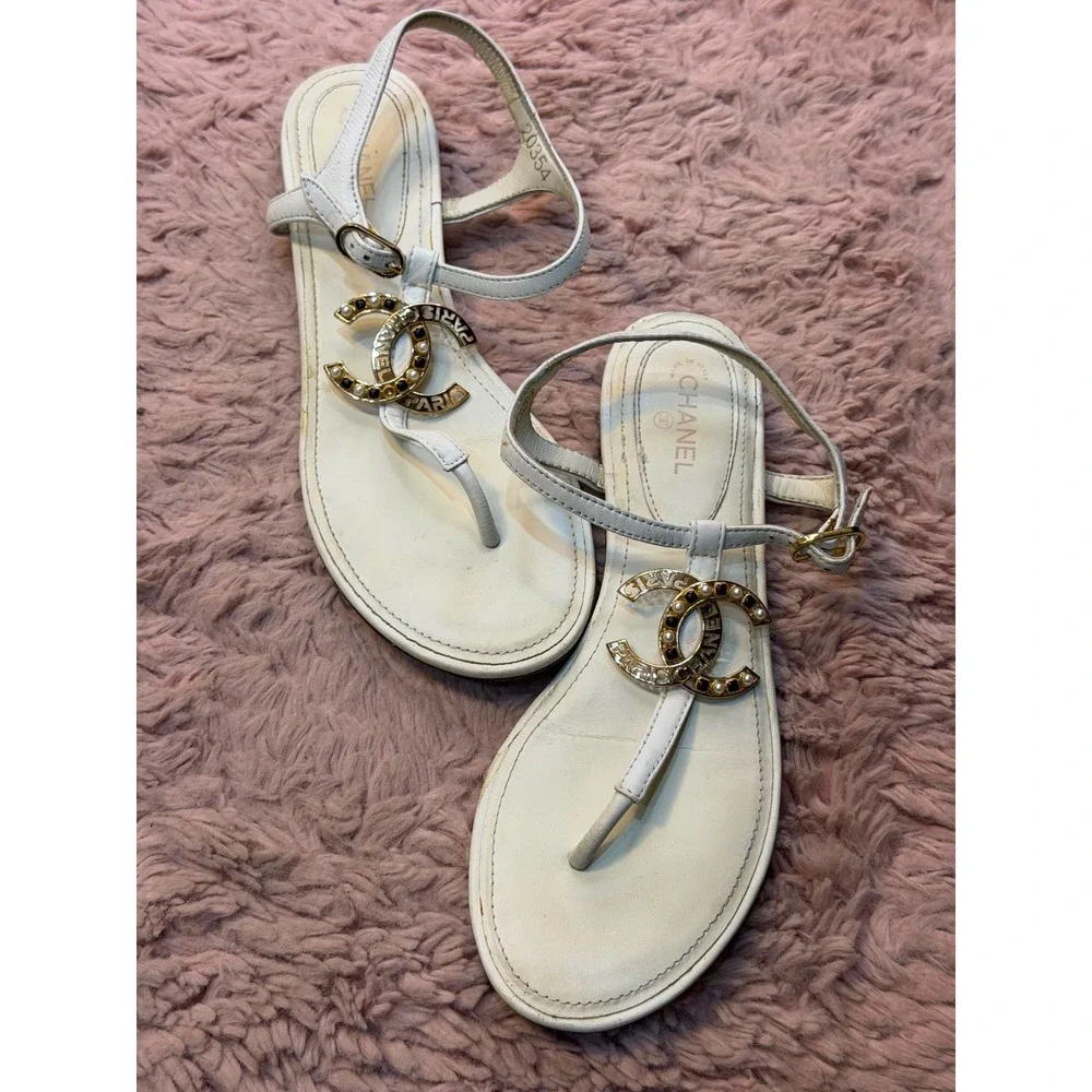 Chanel White Leather CC Logo Pearl Paris Thong Sandals Flat 37 20354